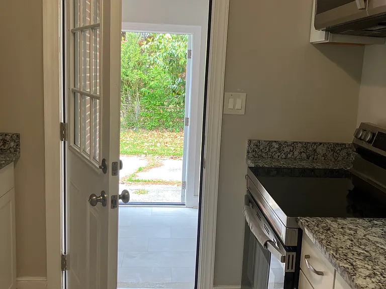 915 Hampton Rd — Photo 8