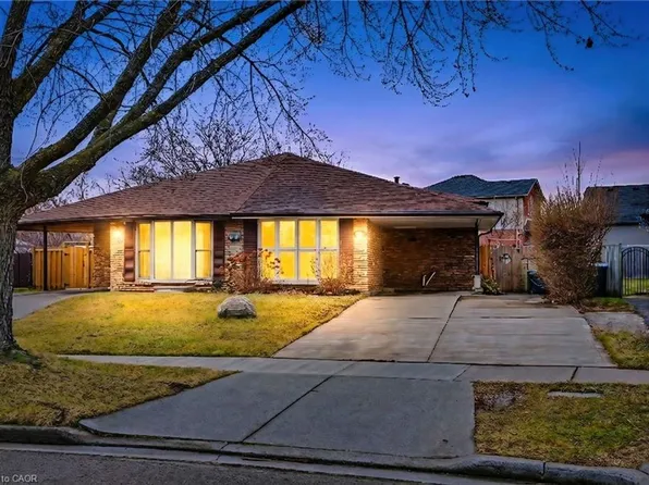 61 Eastbury Dr, Hamilton, ON L8E 2V8