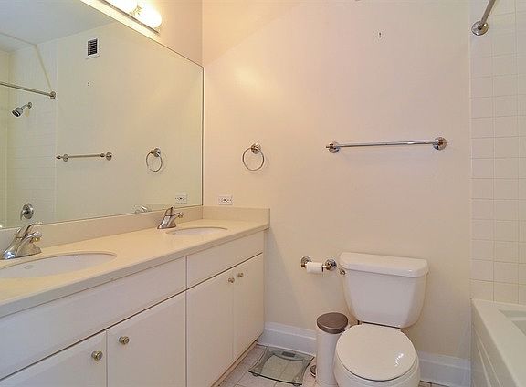 5th image of 33 W Ontario St APT 24A