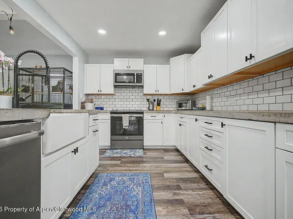 735 Finley Ln, Craig, CO 81625
