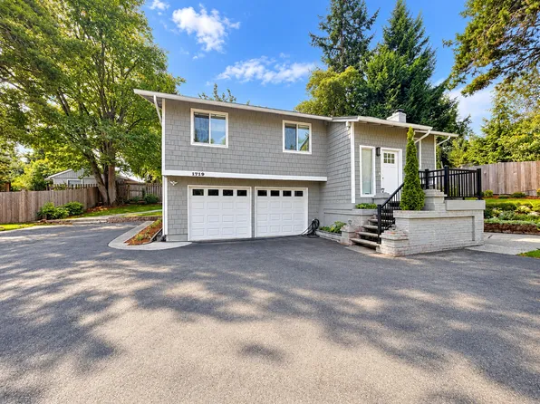 1719 N 105th St, Seattle, WA 98133