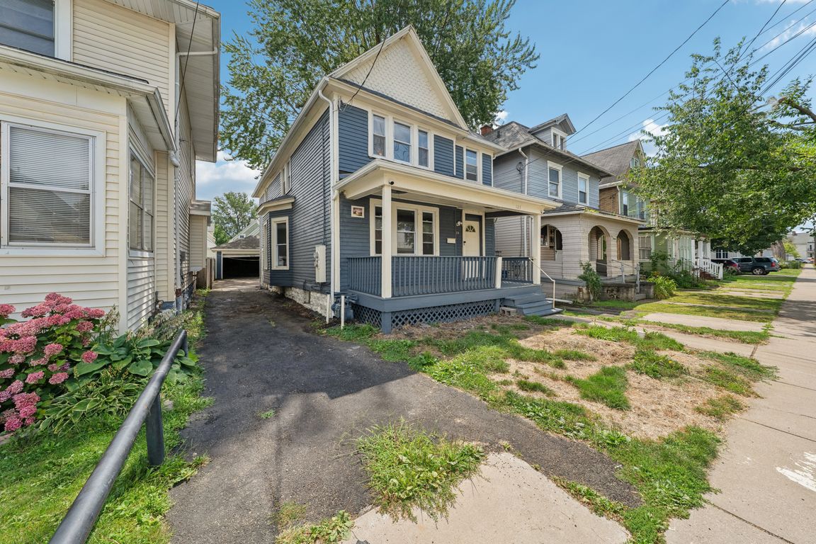 Trowbridge St-S1408-002.jpg