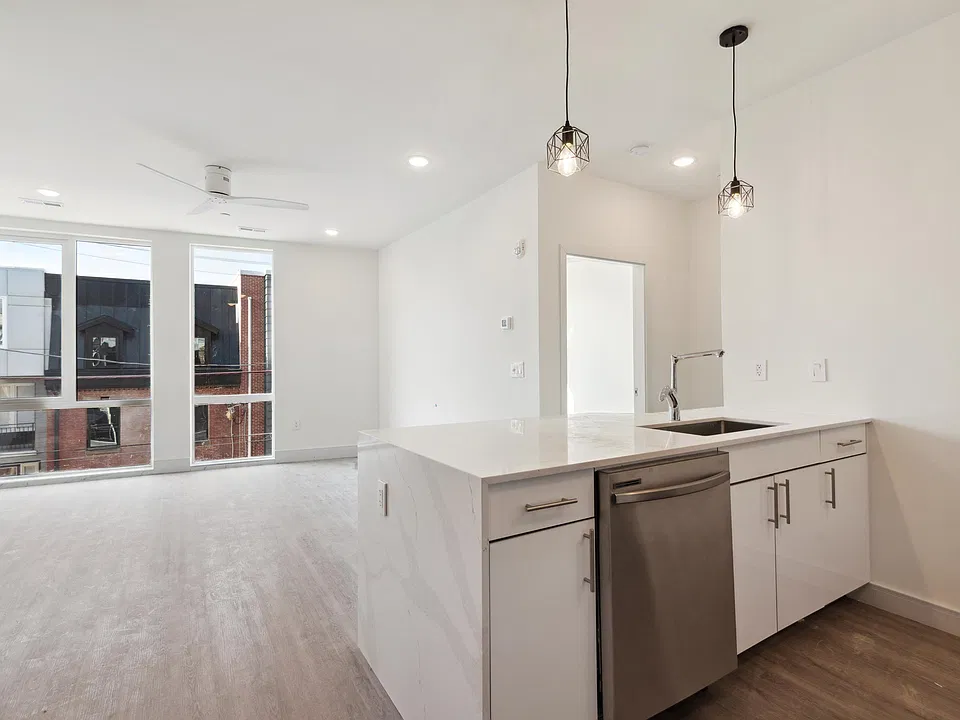 1221 E Fletcher St #401