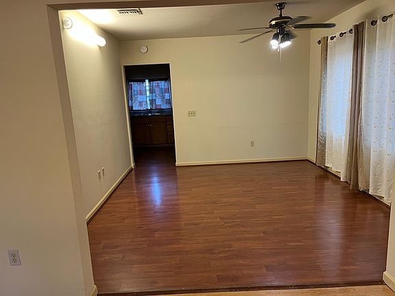 2nd image of 636 E Elk Ave