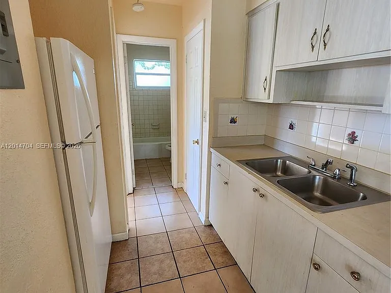 836 NW 2nd Ave #1 — Photo 3