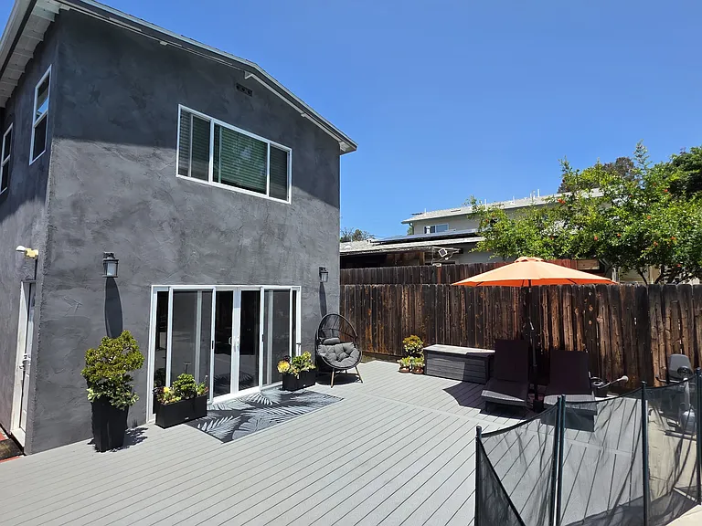 This is the structure for rent. That's your outside