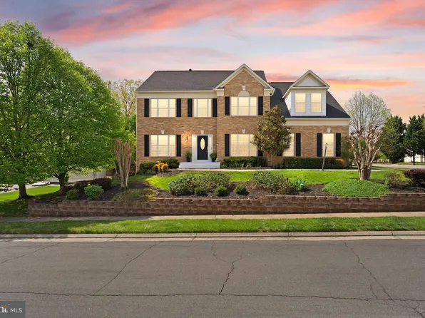 43179 Parkers Ridge Dr, Leesburg, VA 20176