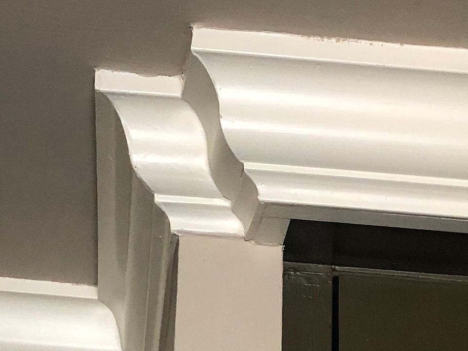 Crown molding 