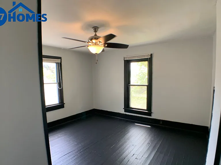 2111 S Garfield Dr — Photo 10