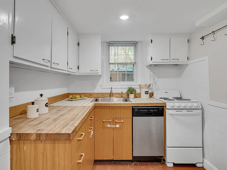 12 Shepard St #A — Photo 17