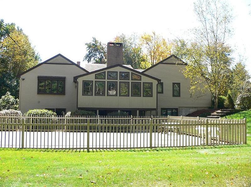 1st image of 37 Anthony Dr