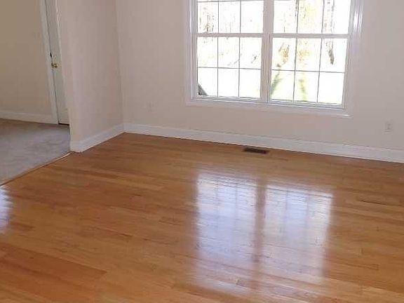 3rd image of 11341 Hills Ln