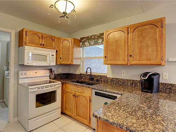 5th image of 815 Sea Urchin Cir