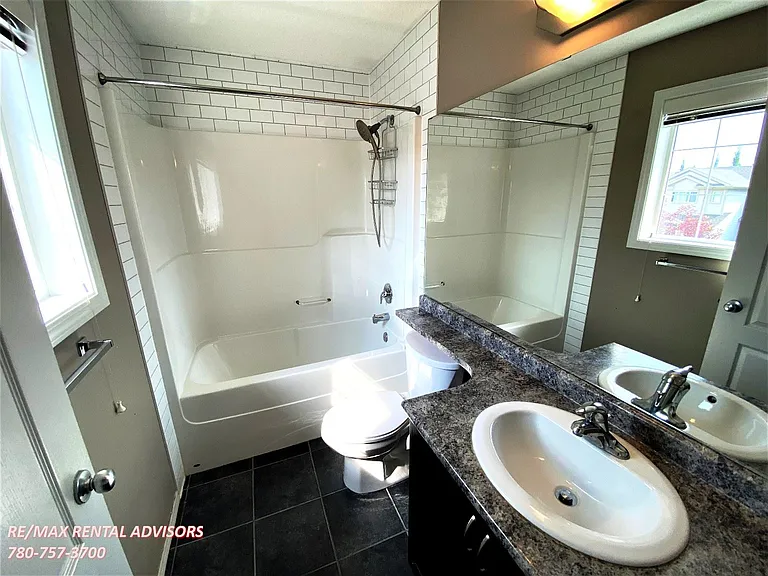2531 Cole Cres SW — Photo 15