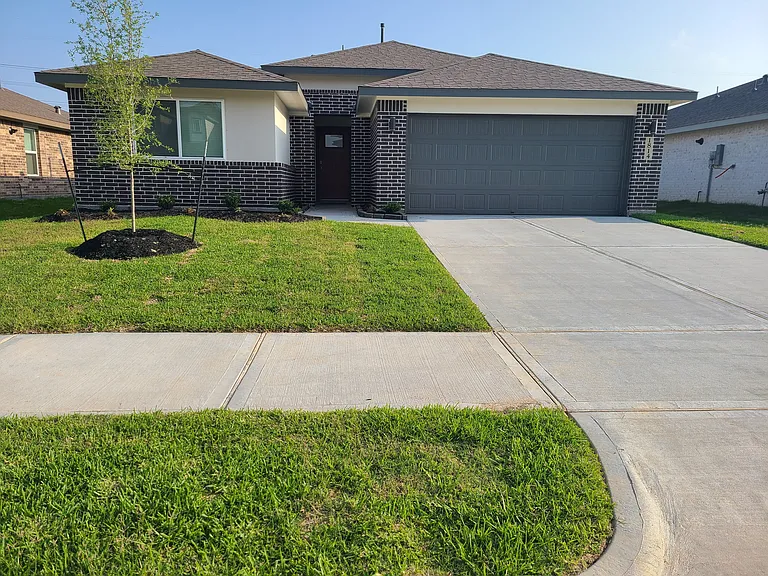 1814 Plantation Pl — Photo 1