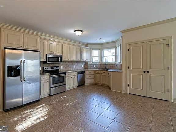 4th image of 2050 Oak Grove Rd NE