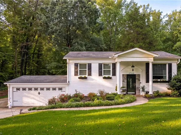 3740 Yadkinville Rd, Winston Salem, NC 27106