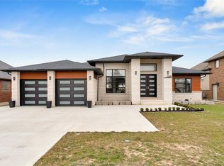 1381 Crosswinds Dr, Lakeshore, ON