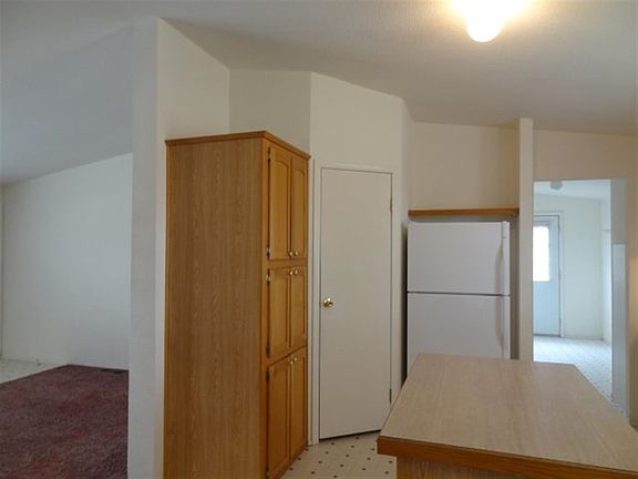 3rd image of 319 N Elm Ave