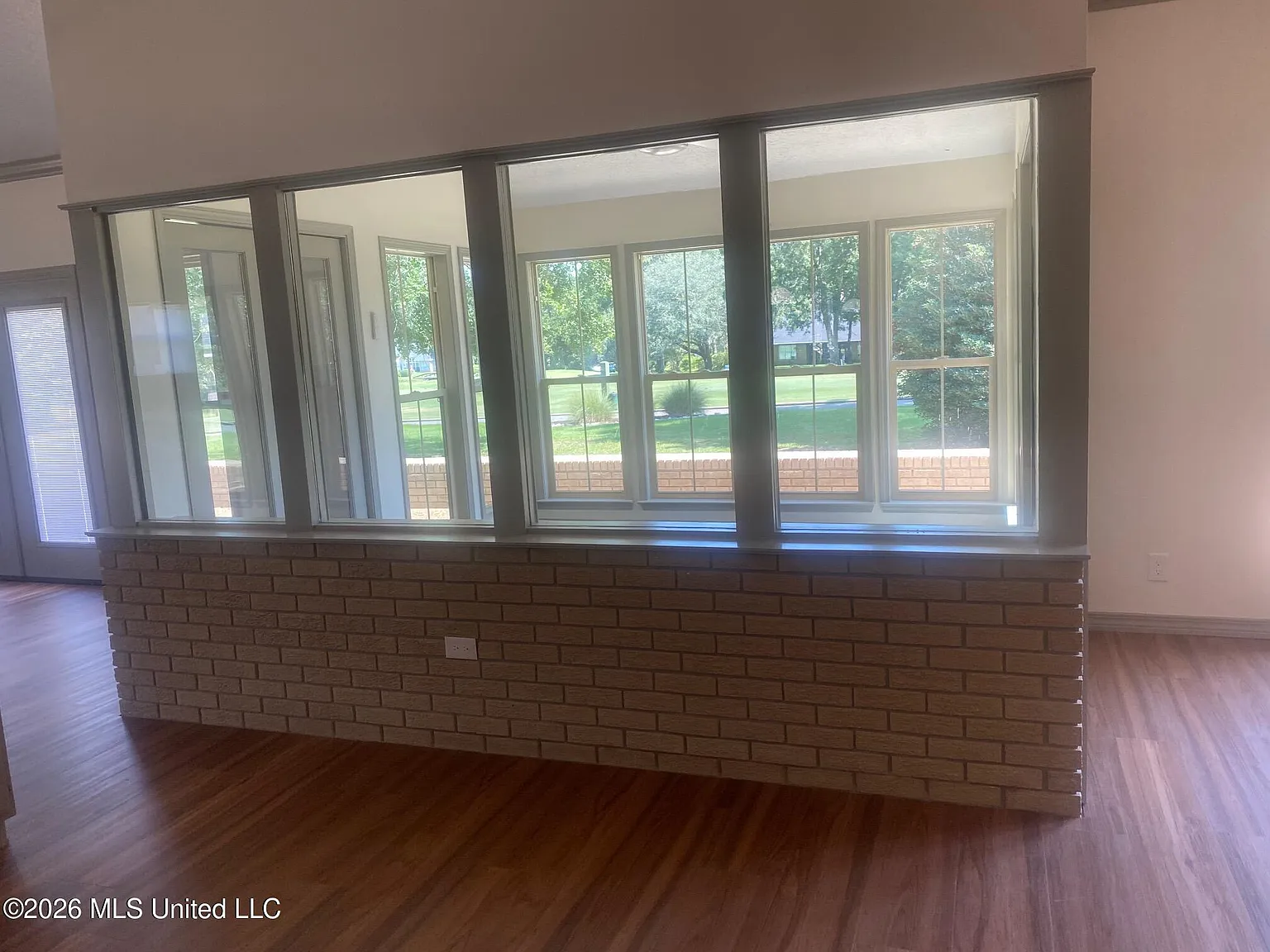 3 bed, 2.5 bath, 2400 sqft, $2,500 — Photo 3
