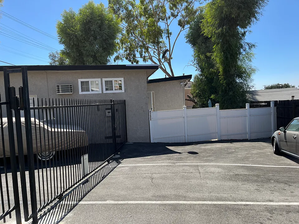 8221 Foothill Blvd