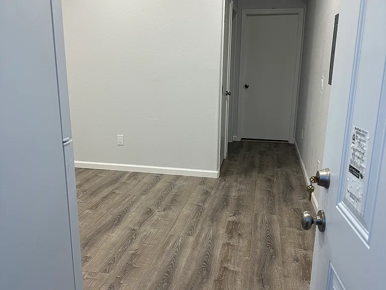Brentwood Dr — Photo 10