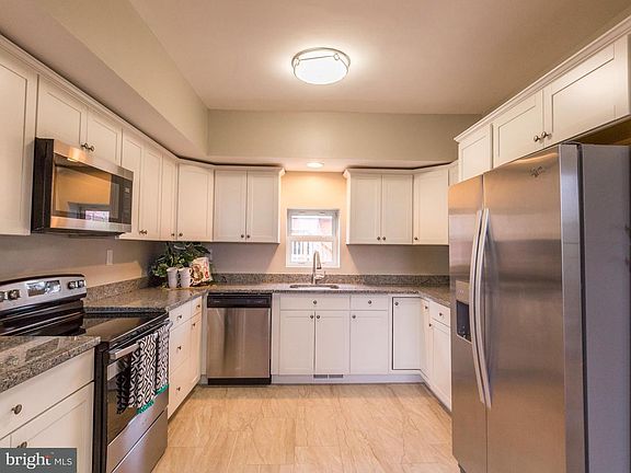 3rd image of 7226 Holabird Ave