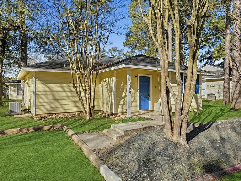 3500 Balboa Cir — Photo 2
