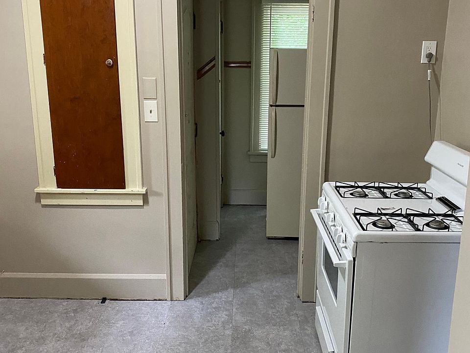 2nd image of 1121 21st St NW #1121