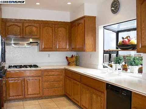 5th image of 4910 Stoneridge Ct