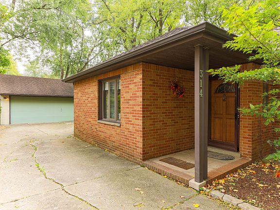 3rd image of 314 N Clubview Dr