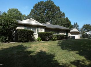 2114 Rambling Rd, Kalamazoo, MI 49008