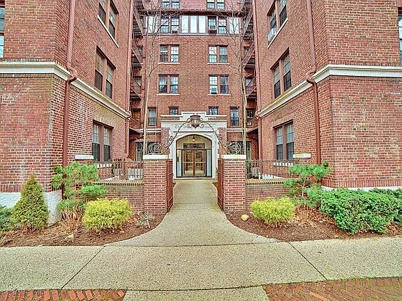 2nd image of 150 Burns St APT 4B