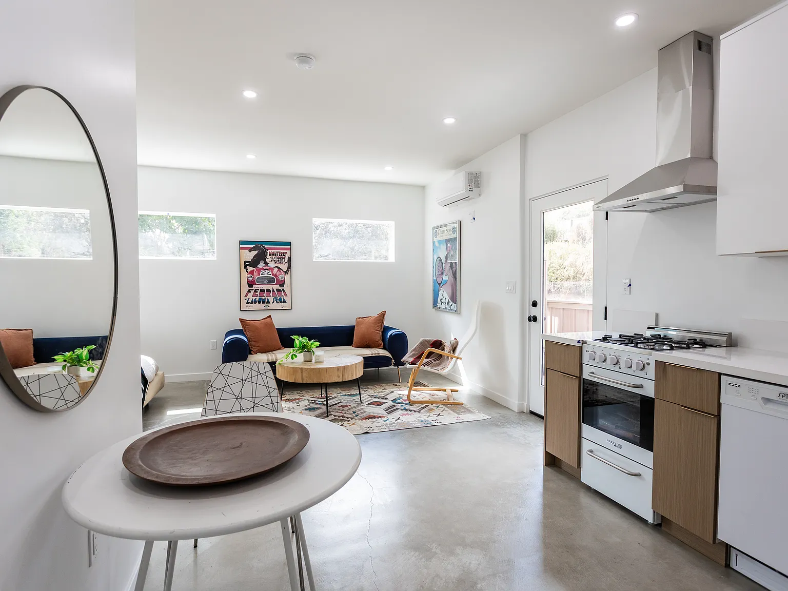 Studio, 385 sqft, $1,975 — Photo 4