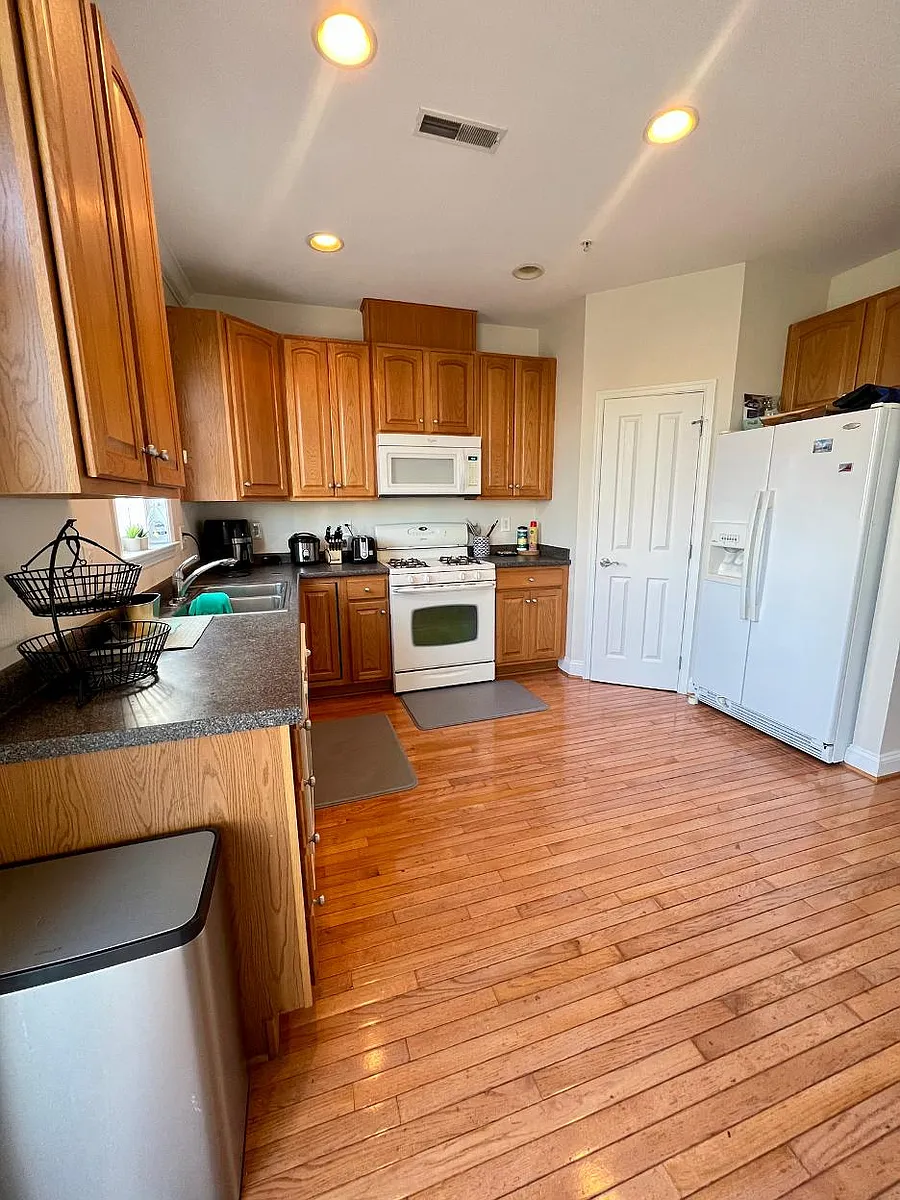 Kitchen - 857 Ramsay St