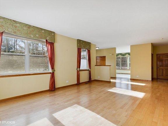 3rd image of 2554 Burnside Way #2554