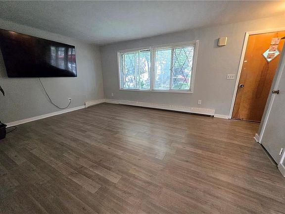4th image of 3 Currier Ln