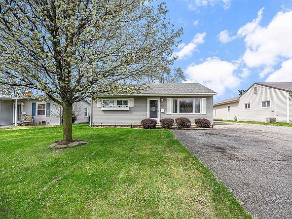 3rd image of 262 Gladstone Dr