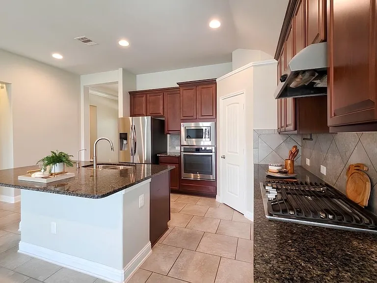 8206 Oxbow Manor Ln — Photo 16