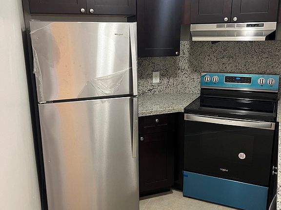 3rd image of 212 Lake Pointe Dr #301
