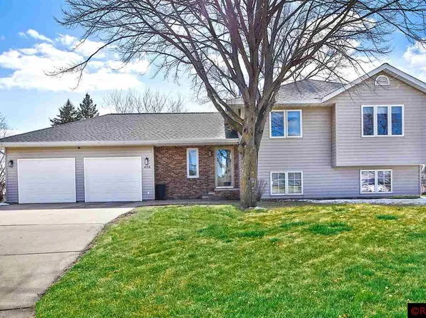 404 Ptarmigan Ct, Waseca, MN 56093