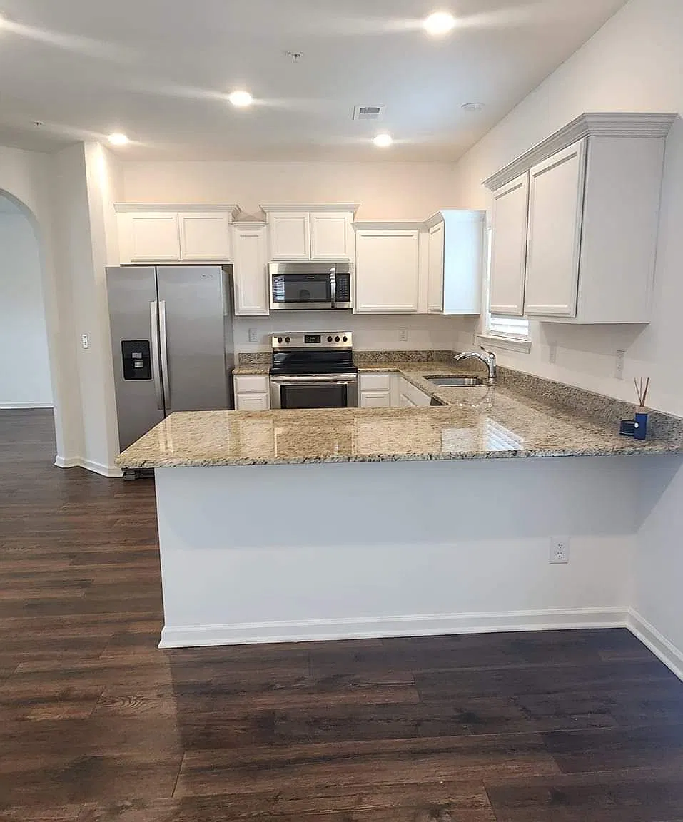 4 bed, 2212 sqft, $2,900 — Photo 4