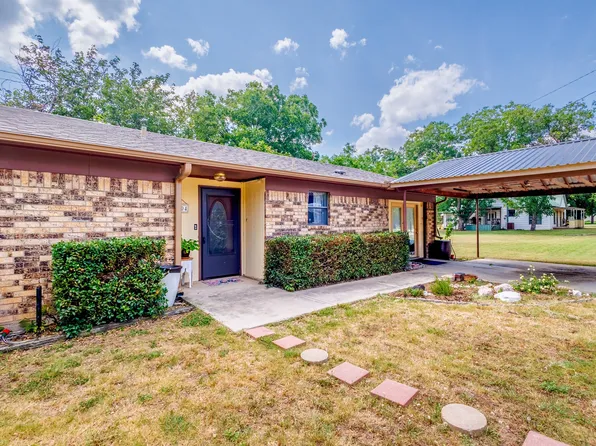 904 N 3rd St, Bangs, TX 76823