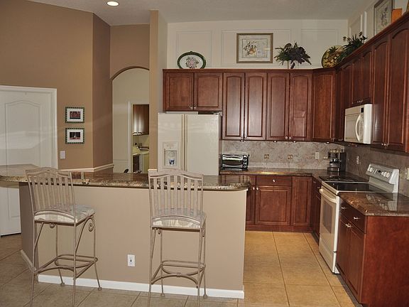 Upgraded Kitchen "Granite"
