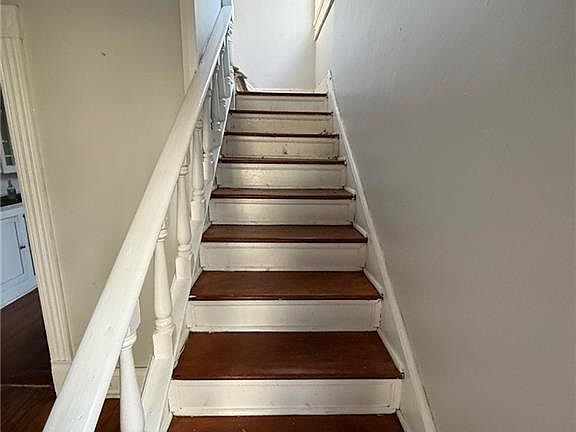 5th image of 352 S Ann St