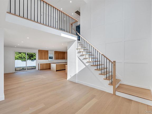 5th image of 557 Knoll Court
