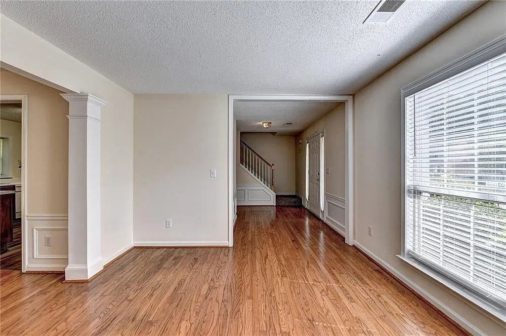 4 bed, 2.5 bath, 2208 sqft, $2,800 — Photo 4