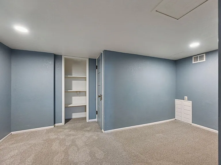 1318 E Willamette Ave — Photo 4