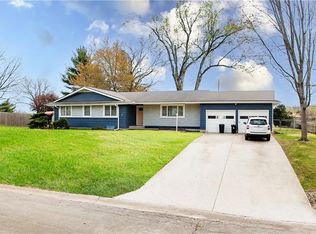 1101 Carol Dr, Saint Joseph, MO 64506
