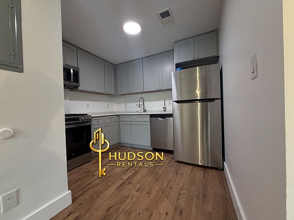 2nd image of 850 Westside Ave #9